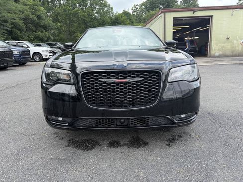 Used 2023 Chrysler 300 S w/ Comfort Group RWD image 2