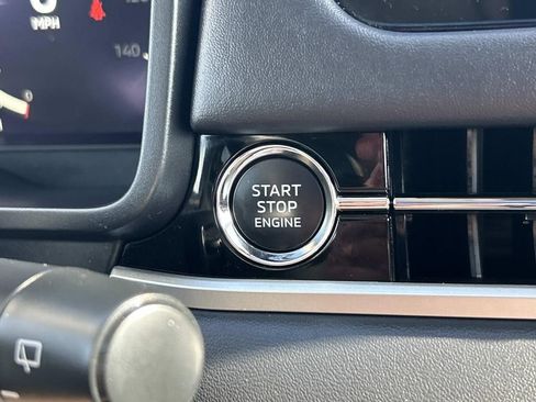 Used 2025 Mitsubishi Outlander SE image 35