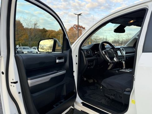 Used 2018 Toyota Tundra SR5 image 19
