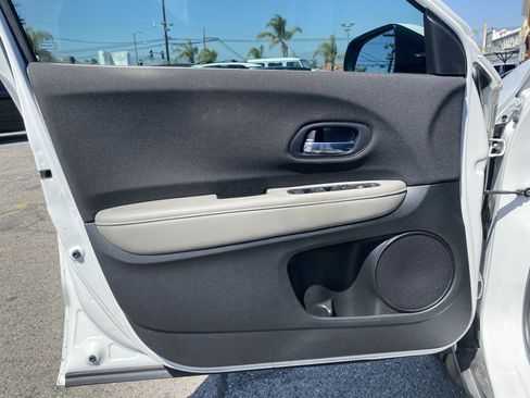 Used 2021 Honda HR-V LX image 13