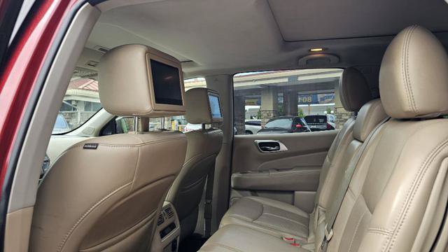 Used 2017 Nissan Pathfinder Platinum w/ Family Entertainment Package AWD/4WD image 30