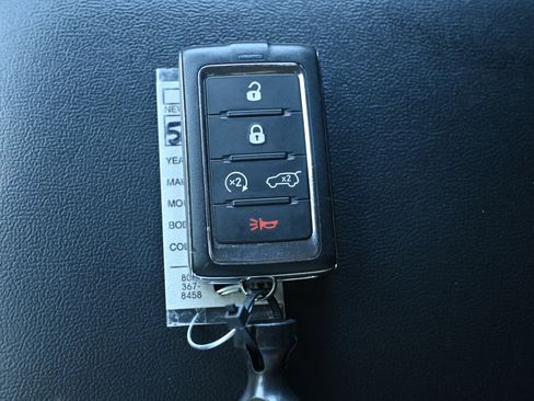 Used 2023 Jeep Grand Cherokee Limited image 37