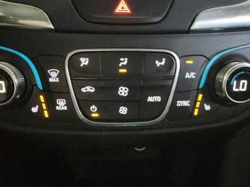 Used 2020 Chevrolet Equinox LT FWD image 15