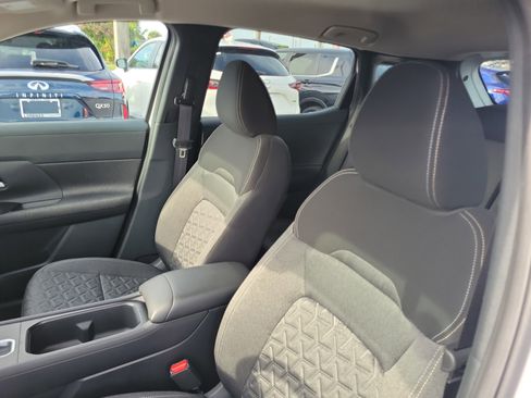 Certified 2025 Nissan Kicks SV image 9