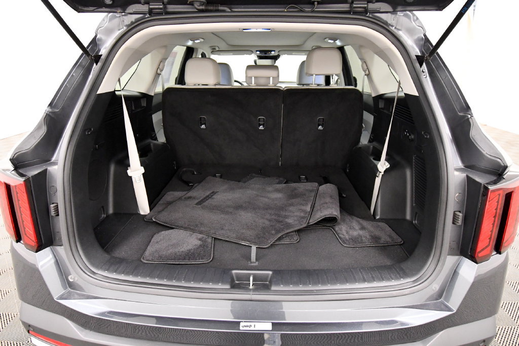 Certified 2024 Kia Sorento S w/ Panoramic Sunroof Package AWD/4WD image 7