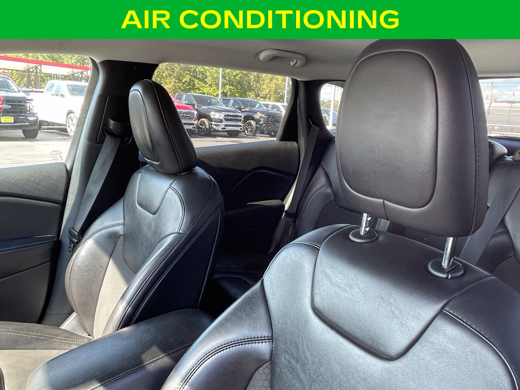 Used 2021 Jeep Cherokee Latitude Plus FWD image 13