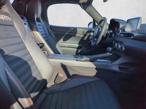 Used 2018 FIAT 124 Spider Abarth w/ Convenience Group image 19