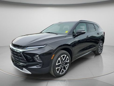Used 2025 Chevrolet Blazer RS FWD image 3