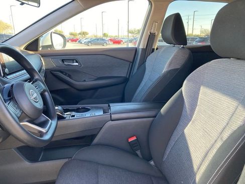 Used 2023 Nissan Rogue SV image 9