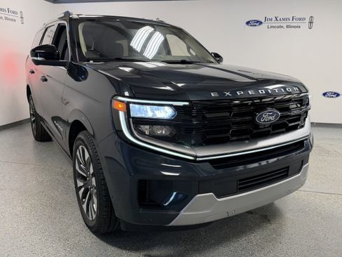 Used 2025 Ford Expedition Platinum w/ Driver's Package AWD/4WD image 39
