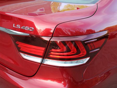 Used 2013 Lexus LS 460 w/ Comfort Pkg RWD image 32