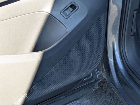 Used 2025 Volkswagen Atlas SE image 15