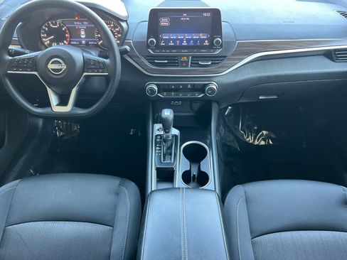 Used 2024 Nissan Altima 2.5 SV FWD image 4