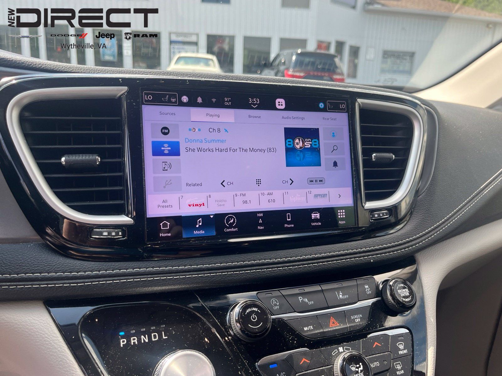 Used 2023 Chrysler Pacifica Touring-L w/ Uconnect Theater Family Group AWD/4WD image 18
