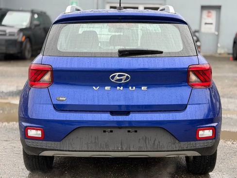 Used 2023 Hyundai Venue SEL w/ Cargo Package FWD image 4
