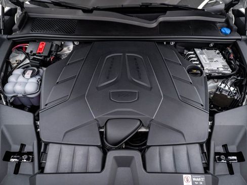 Certified 2025 Porsche Cayenne Coupe AWD/4WD image 29