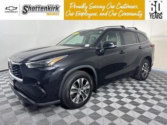 Used 2023 Toyota Highlander XLE AWD/4WD video 1