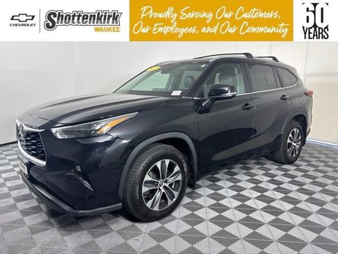 Used 2023 Toyota Highlander XLE AWD/4WD image 1