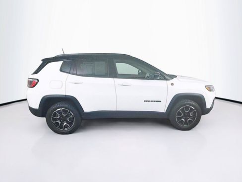 Used 2025 Jeep Compass Trailhawk AWD/4WD image 11