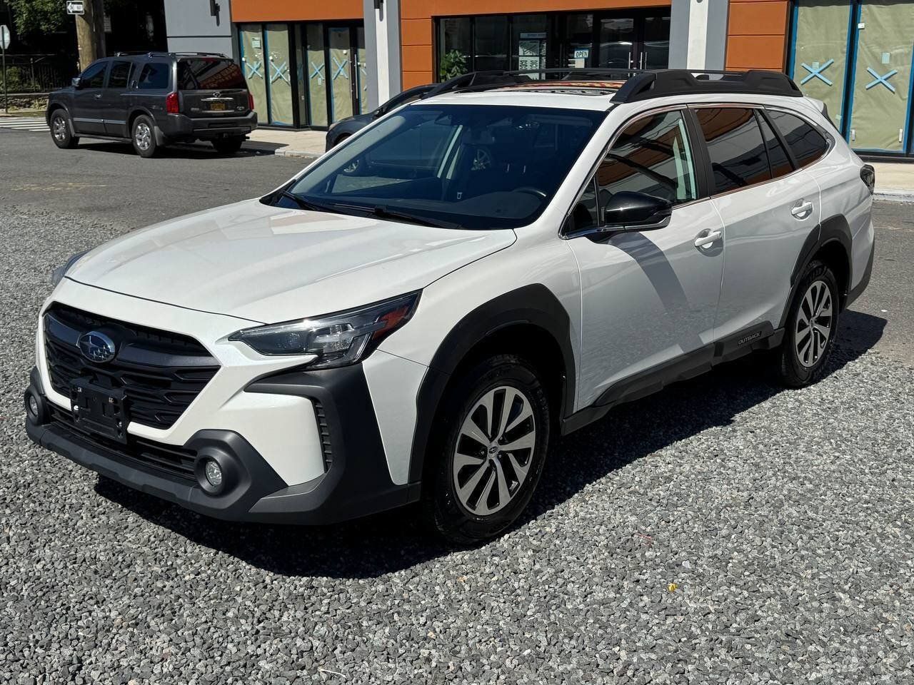 Used 2023 Subaru Outback Premium AWD/4WD image 1