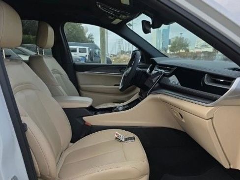 Used 2022 Jeep Grand Cherokee Limited 4xe image 12