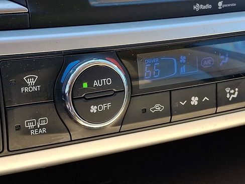 Used 2015 Toyota Highlander XLE FWD image 21