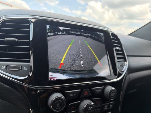 Used 2021 Jeep Grand Cherokee Laredo X RWD image 6