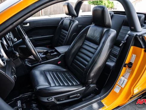 Used 2009 Ford Mustang Shelby GT500 RWD image 4