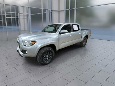 Certified 2023 Toyota Tacoma SR5 AWD/4WD image 4