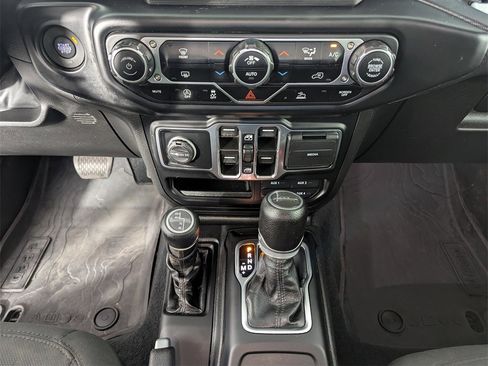 Used 2022 Jeep Gladiator Sport image 27