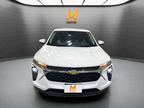 Used 2024 Chevrolet Trax LS w/ LS Convenience Package image 3