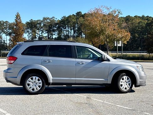 Used 2020 Dodge Journey SE w/ SE Popular Equipment Group image 28