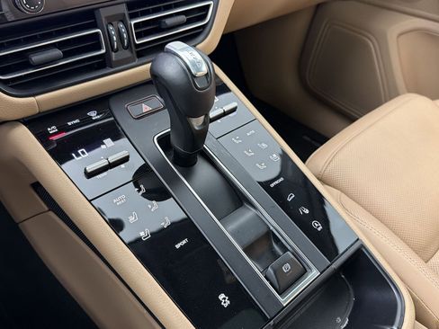 Certified 2023 Porsche Macan AWD/4WD image 22