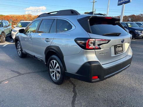 Used 2025 Subaru Outback Premium image 5