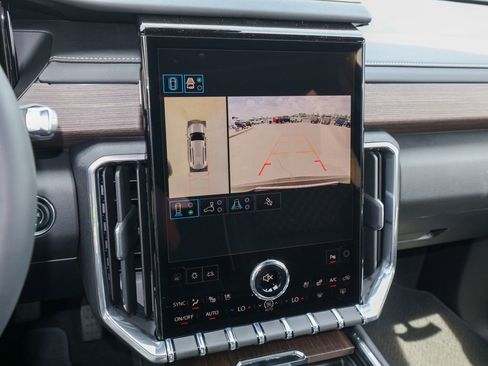 New 2026 GMC Acadia Denali AWD/4WD image 19
