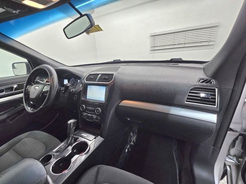 Used 2016 Ford Explorer XLT w/ Equipment Group 201A FWD image 22