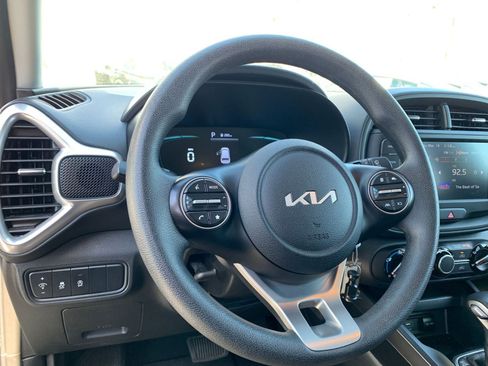 Used 2025 Kia Soul LX w/ LX Technology Package image 32