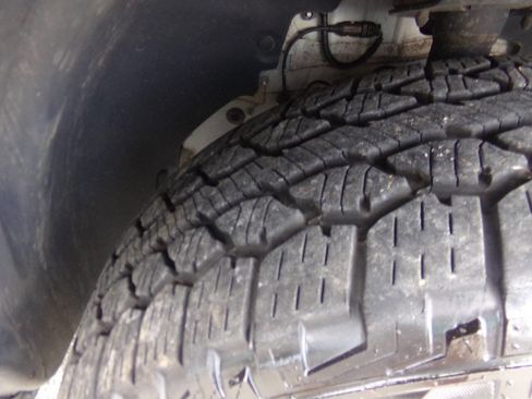 Used 2018 Jeep Cherokee Trailhawk w/ Cold Weather Group image 20