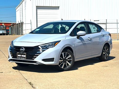 New 2025 Nissan Versa SV w/ Trunk Package image 2