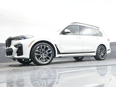 Used 2021 BMW X7 M50i w/ Dynamic Handling Package AWD/4WD image 35