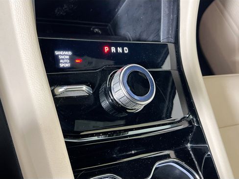 Used 2023 Jeep Grand Cherokee Limited w/ Black Appearance Package image 17