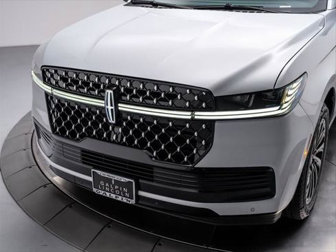 New 2026 Lincoln Navigator L Black Label AWD/4WD image 9