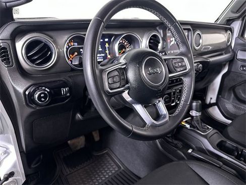Used 2023 Jeep Gladiator Overland image 10