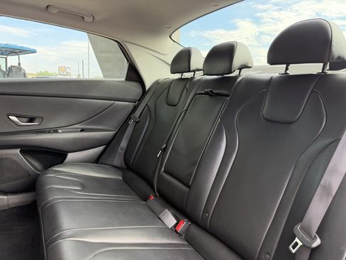 Used 2025 Hyundai Elantra Limited FWD image 34