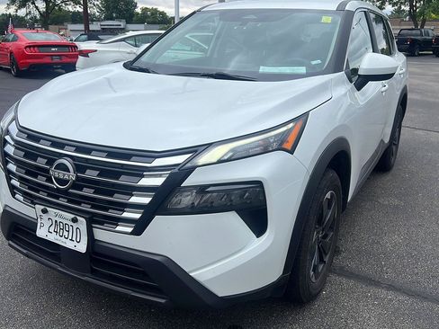 Used 2024 Nissan Rogue SV AWD/4WD image 13