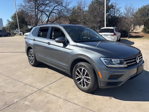 Used 2019 Volkswagen Tiguan SE image 3