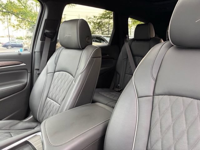 Used 2024 Buick Enclave Avenir w/ Avenir Technology Package AWD/4WD image 23