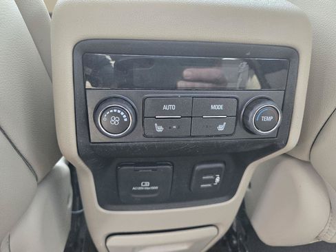 Used 2019 GMC Acadia Denali w/ Technology Package FWD image 41