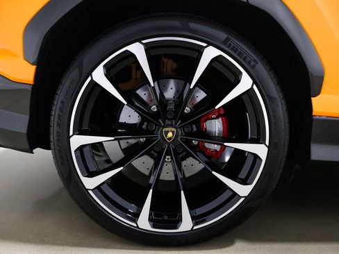 Used 2021 Lamborghini Urus AWD/4WD image 25