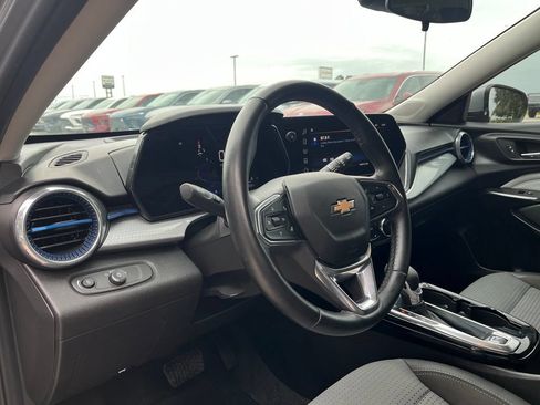Used 2024 Chevrolet Trax LT w/ Driver Confidence Package FWD image 15